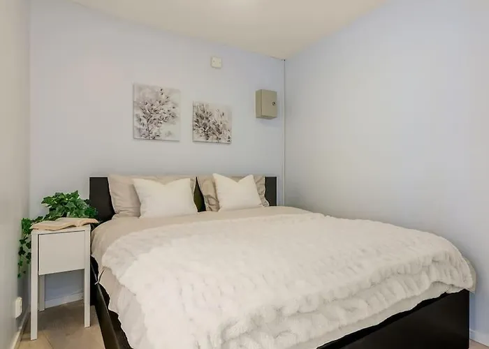 Flat In House With Outstanding Roof Terrace *