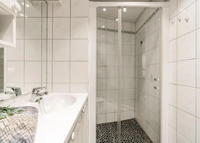 Flat In House With Outstanding Roof Terrace 아파트